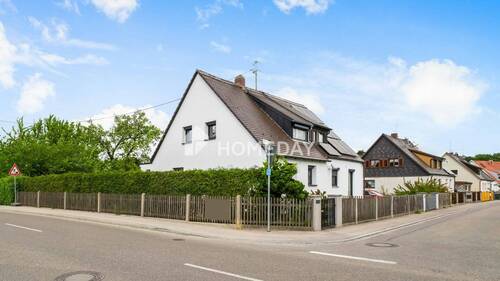 Außenansicht 2 - 4 Zimmer Doppelhaushälfte zum Kaufen in Augsburg