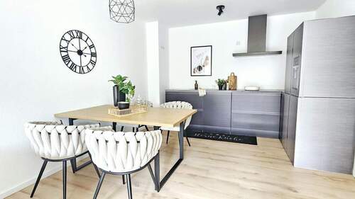 offene Küche mit Essbereich.jpg - 