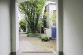 Durchgang zur Hauseingangstür und Innenhof - 