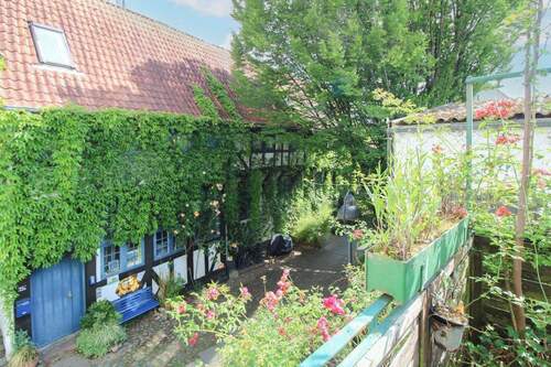 Traumhafter Innenhof unmittelbar an der Förde - 