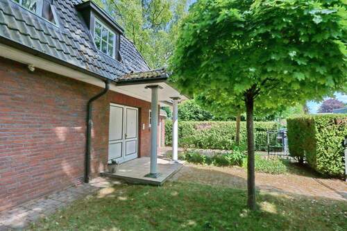 Eingangsbereich mit Vordergarten - 