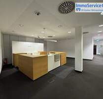 Vielseitig nutzbare Gewerbeeinheit mit Garage und Stellplätzen - Zirndorf