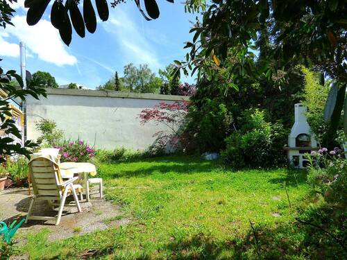 Großer, sonniger Garten - 