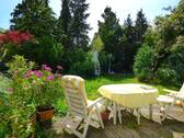Großer, sonniger Garten - 