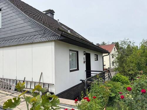 Seitenansicht - 5 Zimmer Einfamilienhaus zum Kaufen in Bad Gandersheim
