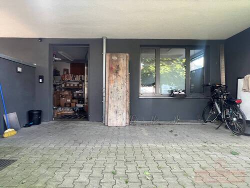 Terrasse/Anlieferung - 
