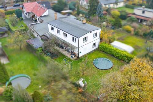 Drohnenaufnahmen hinten - 8 Zimmer Doppelhaushälfte in Berlin