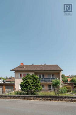 Hausansicht - 8 Zimmer Mehrfamilienhaus, Wohnhaus zum Kaufen in Eisingen
