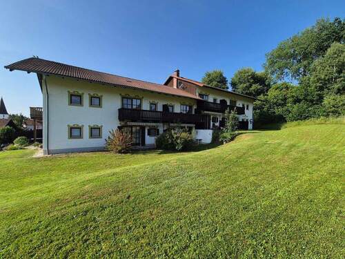 Ansicht Süden - Renovierte 3- Zimmer-ETW mit Balkon u. KFZ- Stellplatz in ruhiger Lage nahe der Stadt Bad Kötzting