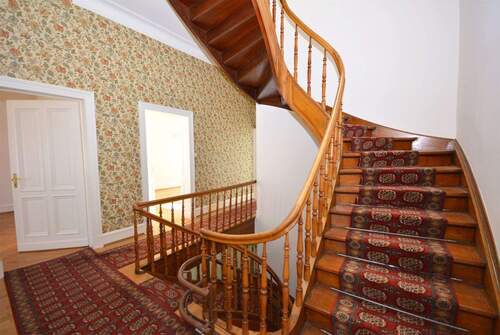 Treppenhaus - 7 Zimmer Einfamilienhaus zum Kaufen in Brühl