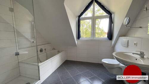 Badezimmer mit Fenster! - 