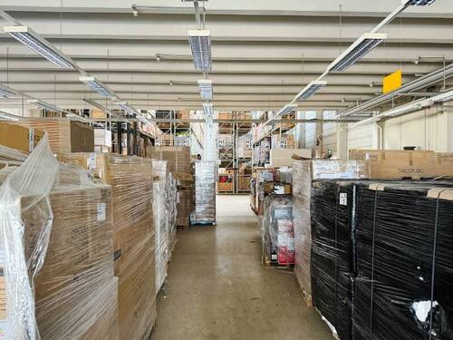 In der Logistikhalle (1) - 