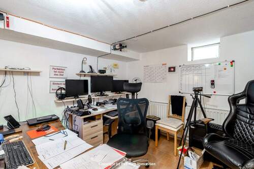 Büro KG - 