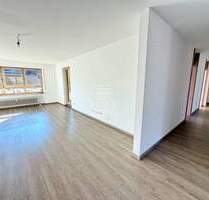 Bezugsfreie, kernsanierte 3,5-Zimmer Wohnung mit Balkon, TG-Stellplatz und Aufzug in BB-Diezenhalde - Böblingen