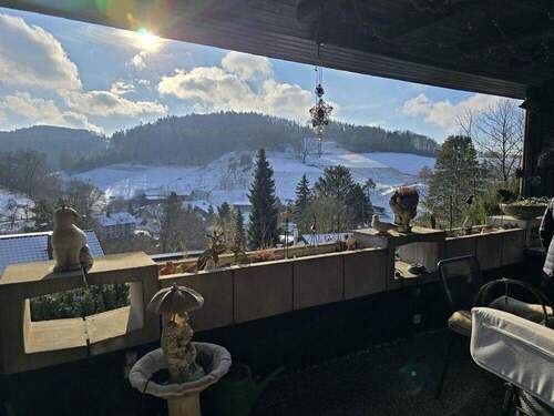 überdachte Terrasse mit Ausblick - Großzügiges Einfamilienhaus mit Galerie und ELW - Ausblick inklusive