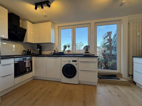 Küche mit Zugang zum Balkon DG - 