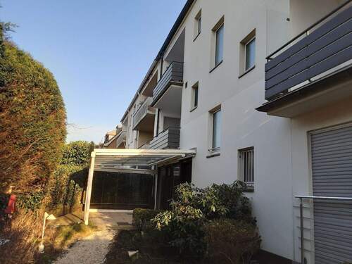 Rückseite vom Haus - 1 Zimmer Mehrfamilienhaus, Wohnhaus in Düsseldorf