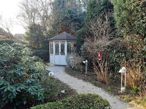 Garten mit Rondel - Mehrfamilienhaus, Wohnhaus mit 453,00 m&sup2; in Düsseldorf zum Kaufen