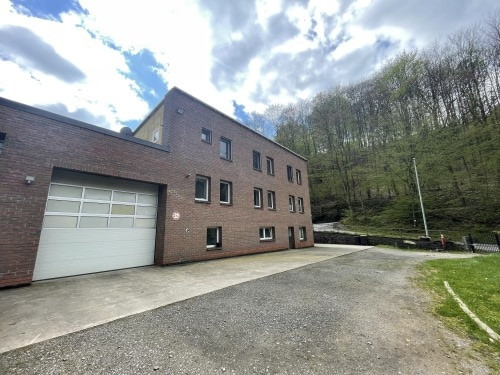 Gewerbehalle Ansicht vorn vom Hof - Halle in Altena