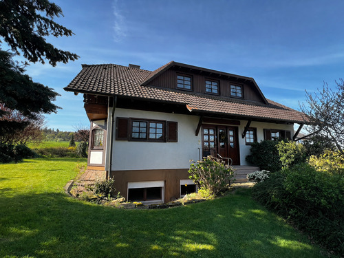 Vorderansicht - 8 Zimmer Einfamilienhaus zum Kaufen in Straubenhardt