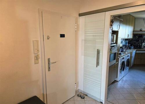 Flur Richtung Eingangstür - 4 Zimmer Etagenwohnung zum Kaufen in Hannover