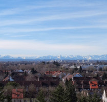 Weitblick bis zu den Alpen: Helle 3-Zimmer-Wohnung mit windgeschützter Loggia und Tiefgarage - München Ramersdorf-Perlach