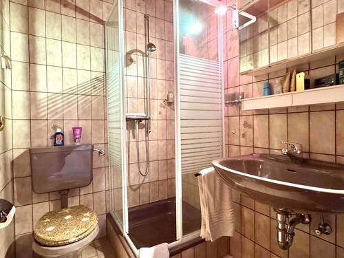 Gäste-/ Kinderbad mit Dusche - 