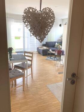 Blick ins Wohnzimmer - 