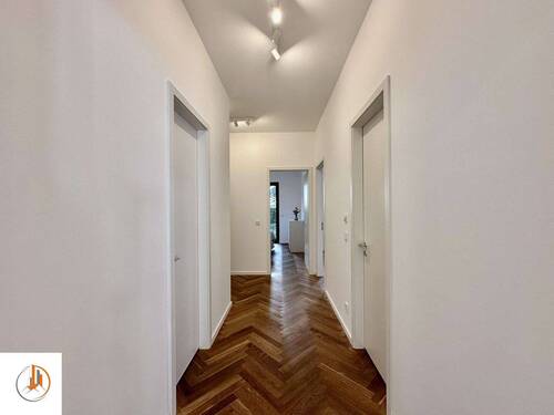 Flur Blick zum Schlafzimmer - 
