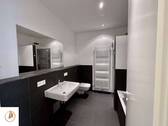 Bad mit Wanne & Dusche - 