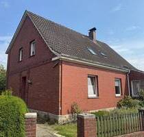 IMMOBILIEN GUMNIOR präsentiert: geräumiges Zweifamilienhaus auf großem Grundstück in Rheine-Mesum