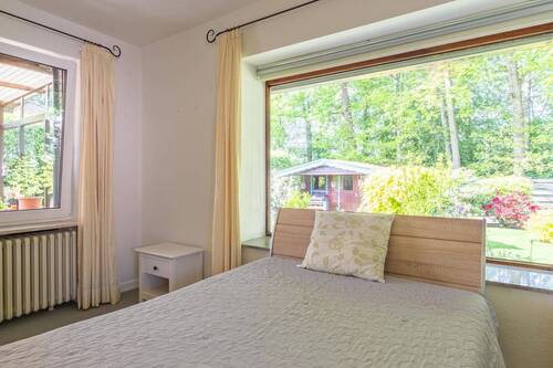 mit Bad en Suite - Schlafzimmer im EG.jpg - 
