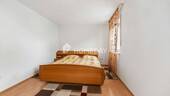 1. OG Schlafzimmer 1 - 