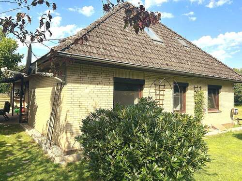 Ansicht Süd-Ost nah - 6 Zimmer Bungalow in Rhade