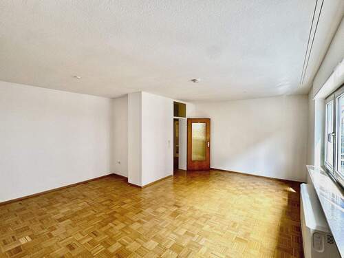 Wohnzimmer - Gepflegte 3-ZKB mit Balkon und Garagenplatz in ruhiger Lage!