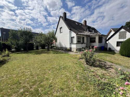 Seitenansicht - 4 Zimmer Doppelhaushälfte in Neuss