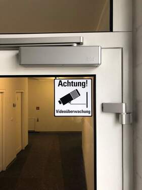 Gelände und Flure videoüberwacht - Halle in Mainz zur Miete