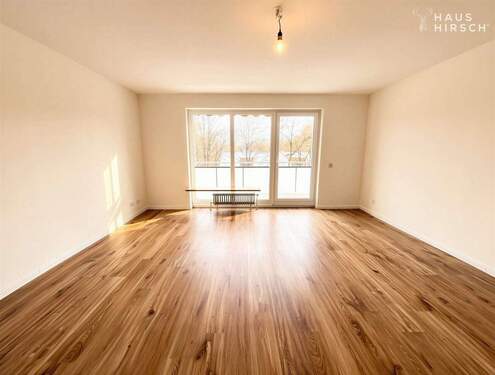 Helles Wohnzimmer mit Balkon - Einziehen und wohlfühlen - Kernsanierte ETW mit großzügigem Balkon an der Grenze Hamburgs