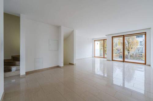 Wohnzimmer 1.OG mit Zugang Terrasse - 