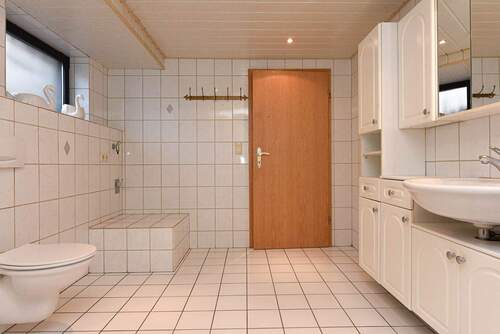 Duschbad mit Anschluss für WM und Trockner im KG - 