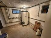 Kellerraum 1 mit Warmwasserboiler - 