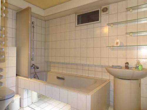 Badezimmer UG - 6 Zimmer Mehrfamilienhaus, Wohnhaus in Pfinztal