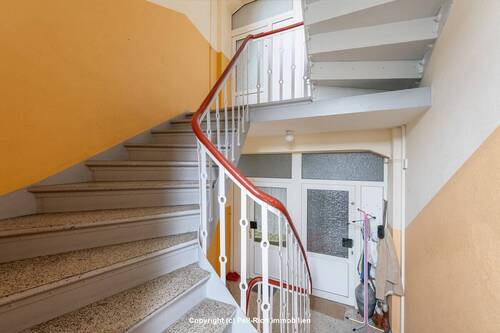 Treppenhaus - 2 Zimmer Etagenwohnung zur Miete in Karlsruhe