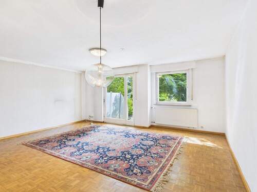 Wohnzimmer - 6 Zimmer Reihenmittelhaus zum Kaufen in Böblingen