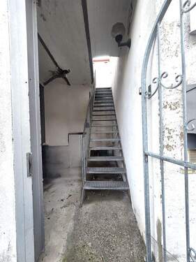 Treppe zur Wohnung - 