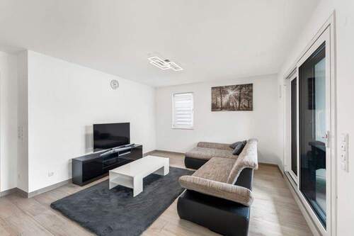 Wohnzimmer - 3 Zimmer Etagenwohnung zur Miete in Neumarkt in der Oberpfalz