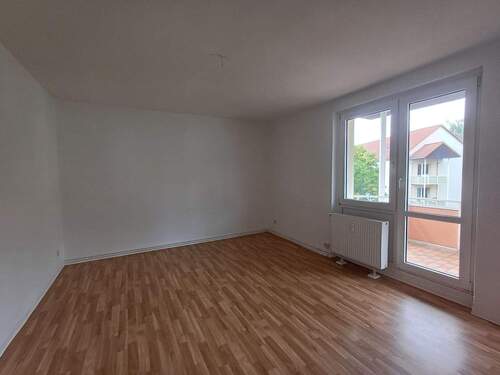 Wohnzimmer - 3 Zimmer Etagenwohnung in Merseburg