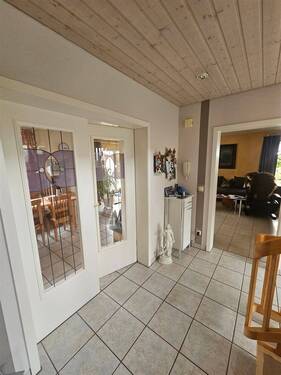 Eingang Flur & Galerie - 6 Zimmer Mehrfamilienhaus, Wohnhaus in Eckental