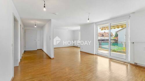 Wohnzimmer 3 - Großzügige 4-Zimmer-Wohnung mit Loggia, Aufzug und Tiefgarage in Maulburg