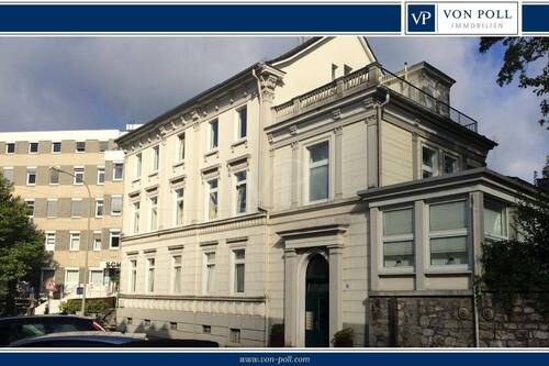 Wohngebäude - Einzigartige Altbauwohnung mit Terrasse und Garten im 1. Obergeschoss